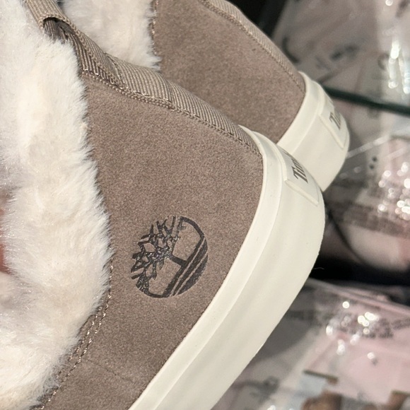 Women's Fur Lined Low Ankle Timberlands - Picture 4 of 9